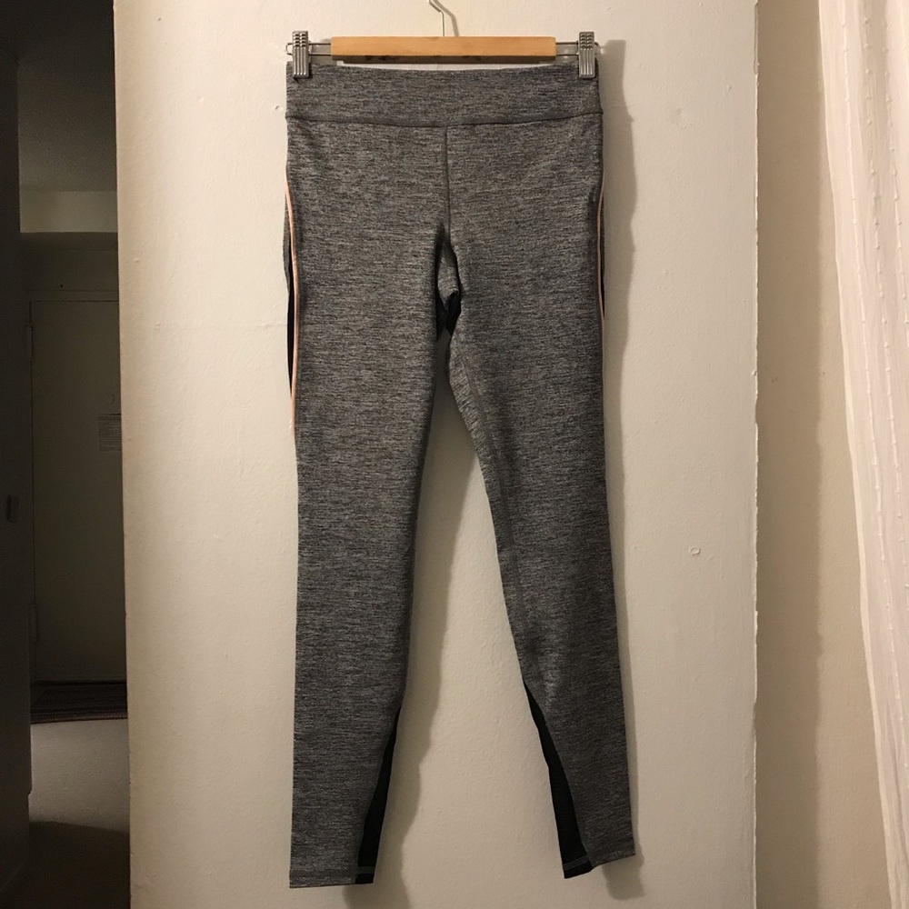 SOLD- Active mesh panel leggings - Picture 3 of 6
